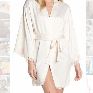 Flora Nikrooz Robe- Ivory